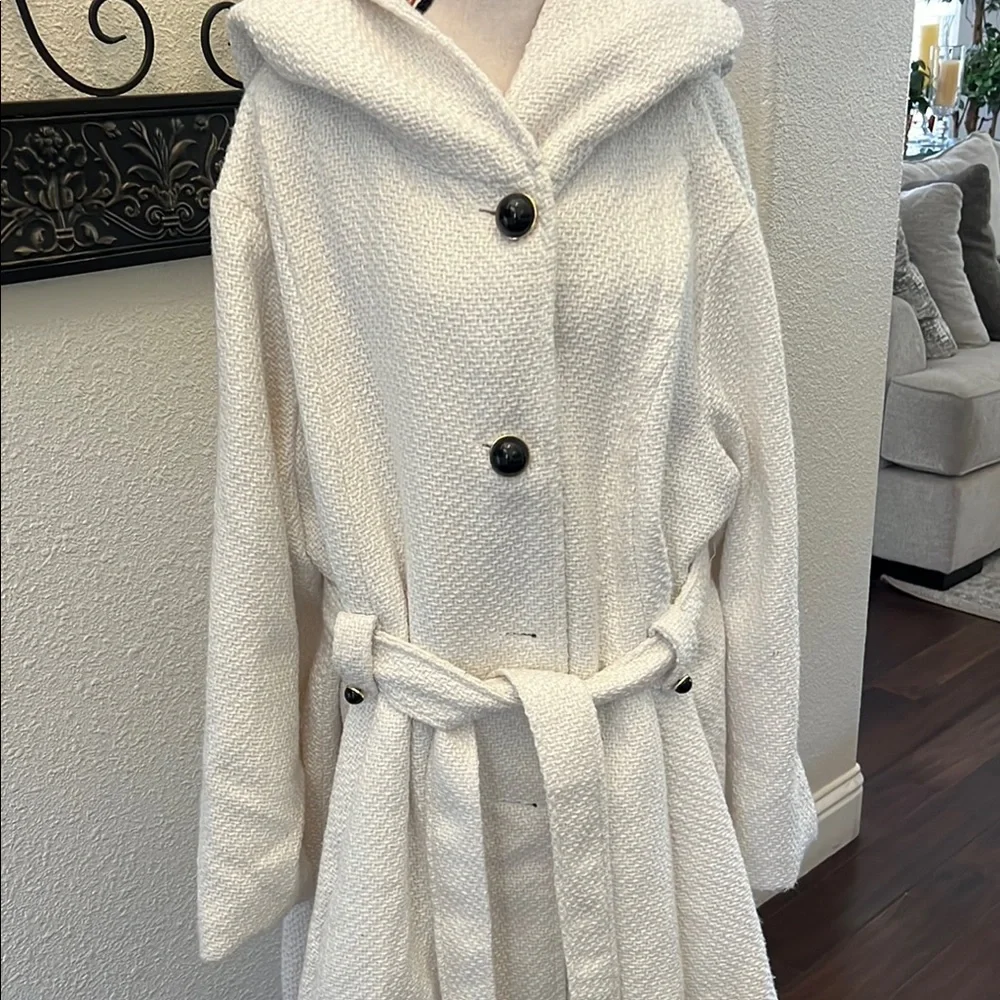 Steve Madden White Cape with Hood and Belt - Picture 7 of 9